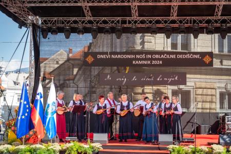 Veselo razpoloženje tudi na drugi festivalski dan Dnevov narodnih noš in oblačilne dediščine v Kamniku (9)